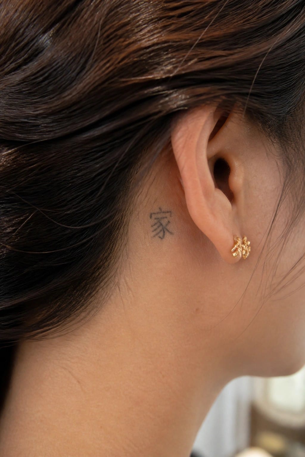 Dark hair behind ear with black Chinese 