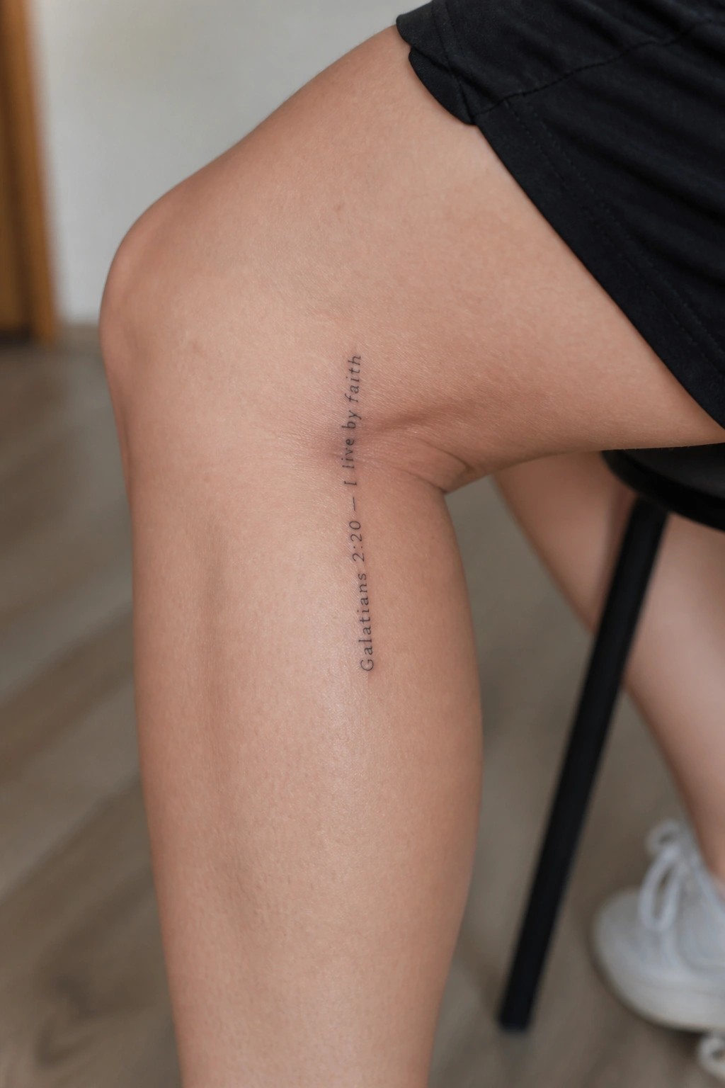 Person's thigh with vertical