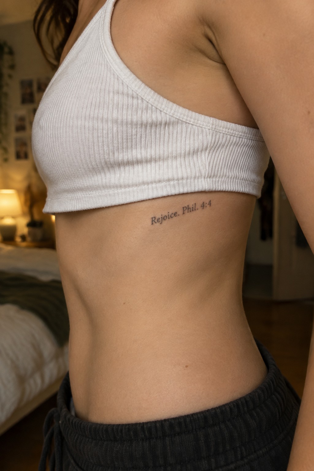 Woman's torso in white ribbed crop top with side